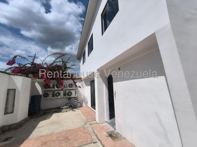 De lujo Casa en venta ubicada en el bosque valencia carabobo codigo 26-13718