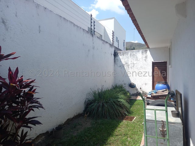 En Guaparo Casa con pozo de agua y planta electrica en venta ubicada en valencia carabobo codigo 24-18638