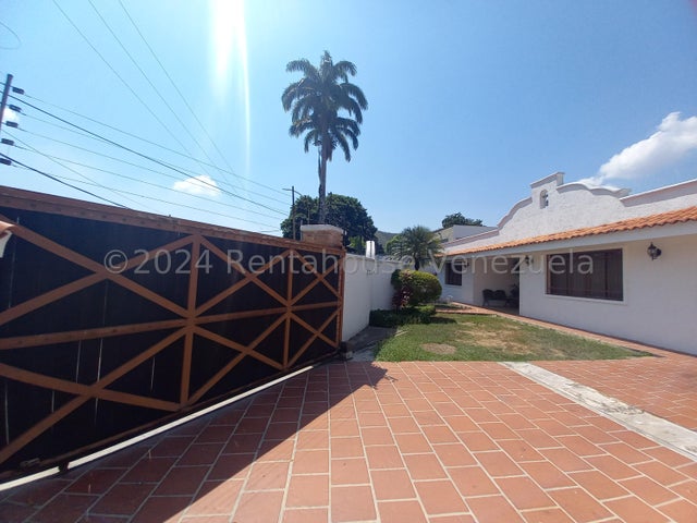 En Guaparo Casa con pozo de agua y planta electrica en venta ubicada en valencia carabobo codigo 24-18638