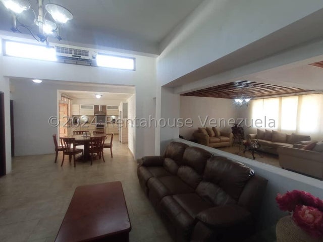 En Guaparo Casa con pozo de agua y planta electrica en venta ubicada en valencia carabobo codigo 24-18638