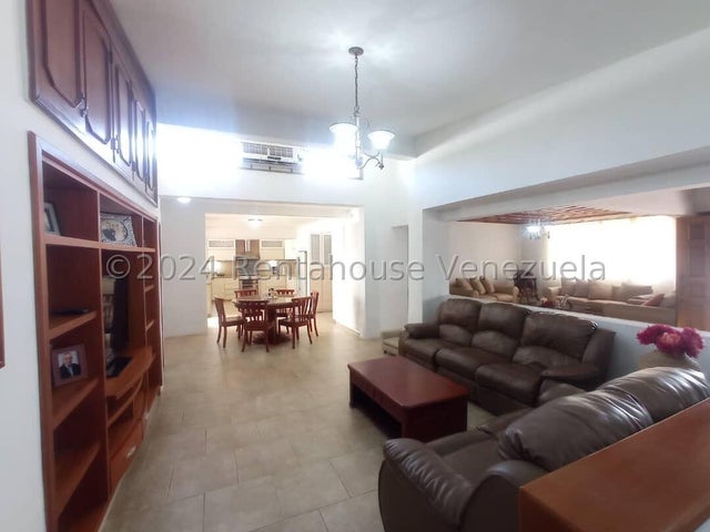 En Guaparo Casa con pozo de agua y planta electrica en venta ubicada en valencia carabobo codigo 24-18638