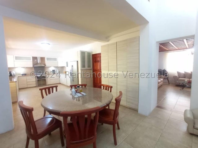 En Guaparo Casa con pozo de agua y planta electrica en venta ubicada en valencia carabobo codigo 24-18638