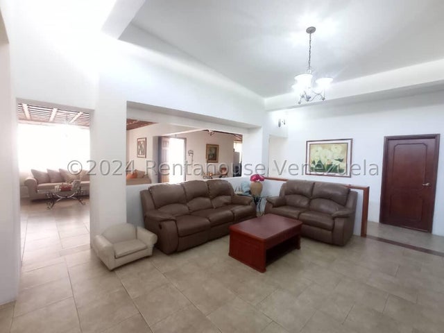 En Guaparo Casa con pozo de agua y planta electrica en venta ubicada en valencia carabobo codigo 24-18638