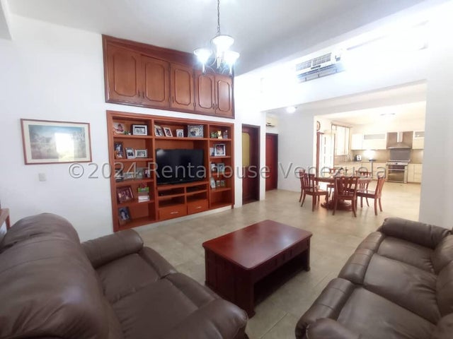 En Guaparo Casa con pozo de agua y planta electrica en venta ubicada en valencia carabobo codigo 24-18638