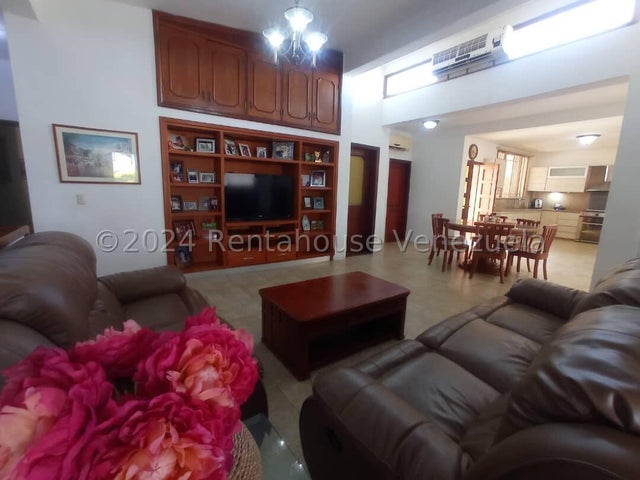 En Guaparo Casa con pozo de agua y planta electrica en venta ubicada en valencia carabobo codigo 24-18638