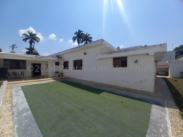 En Guaparo Casa con pozo de agua y planta electrica en venta ubicada en valencia carabobo codigo 24-18638