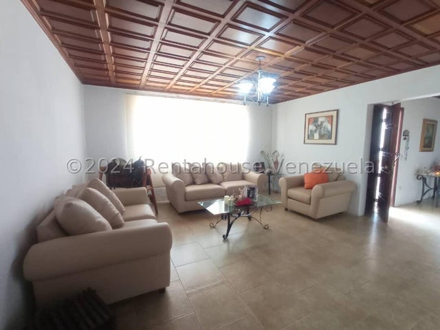 En Guaparo Casa con pozo de agua y planta electrica en venta ubicada en valencia carabobo codigo 24-18638