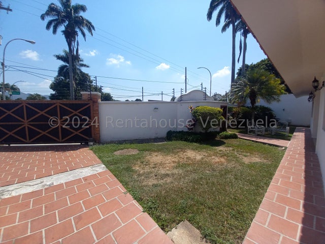 En Guaparo Casa con pozo de agua y planta electrica en venta ubicada en valencia carabobo codigo 24-18638