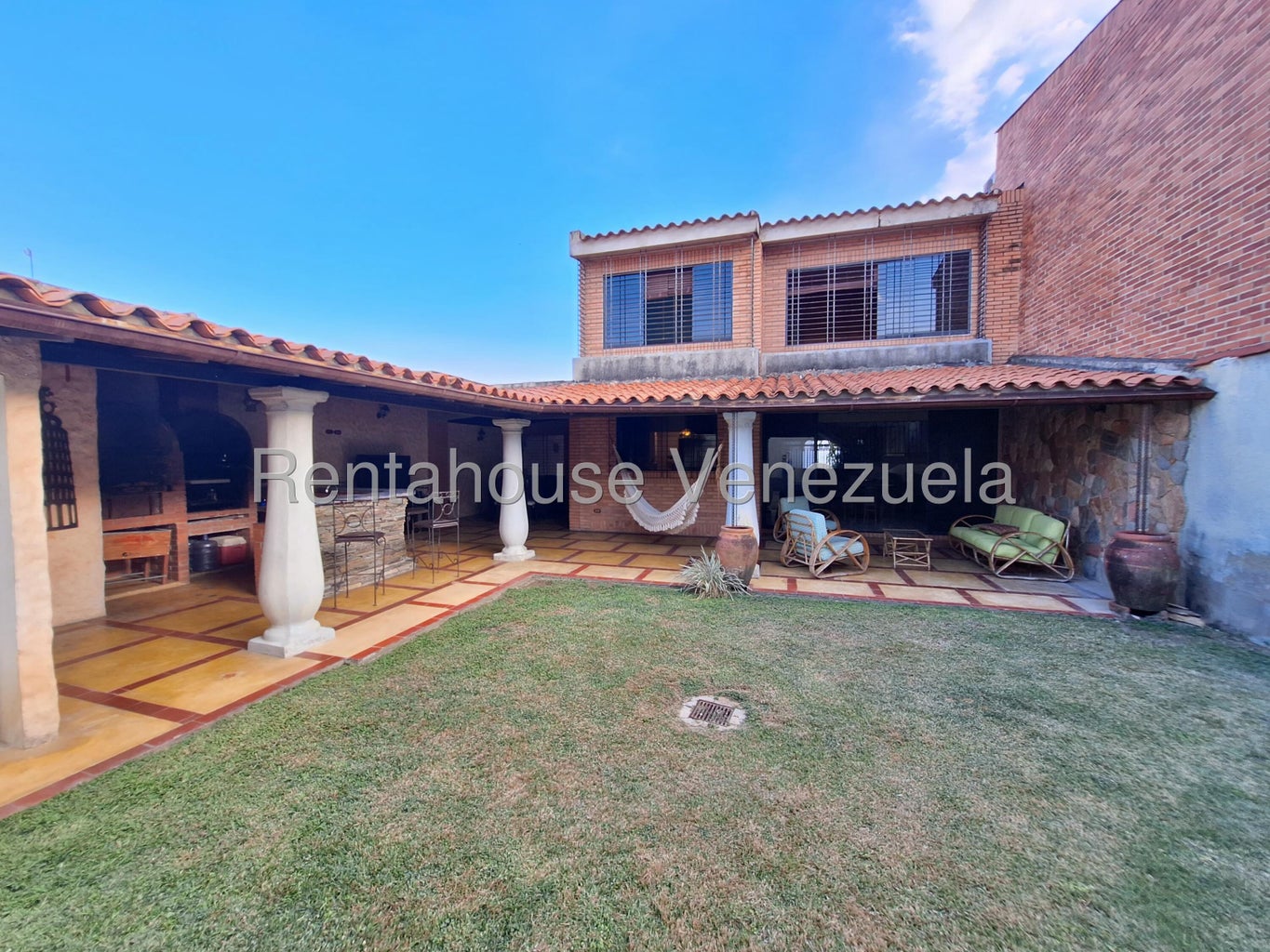 Amplia casa en venta ubicada en el parral valencia carabobo codigo 26-17631 