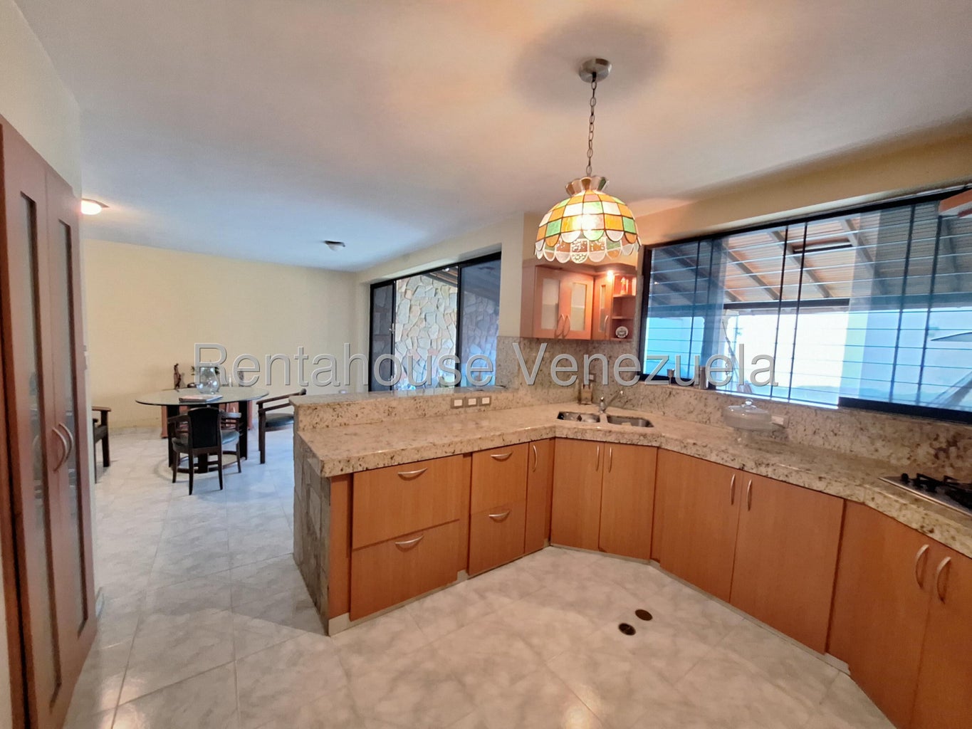 Amplia casa en venta ubicada en el parral valencia carabobo codigo 26-17631 