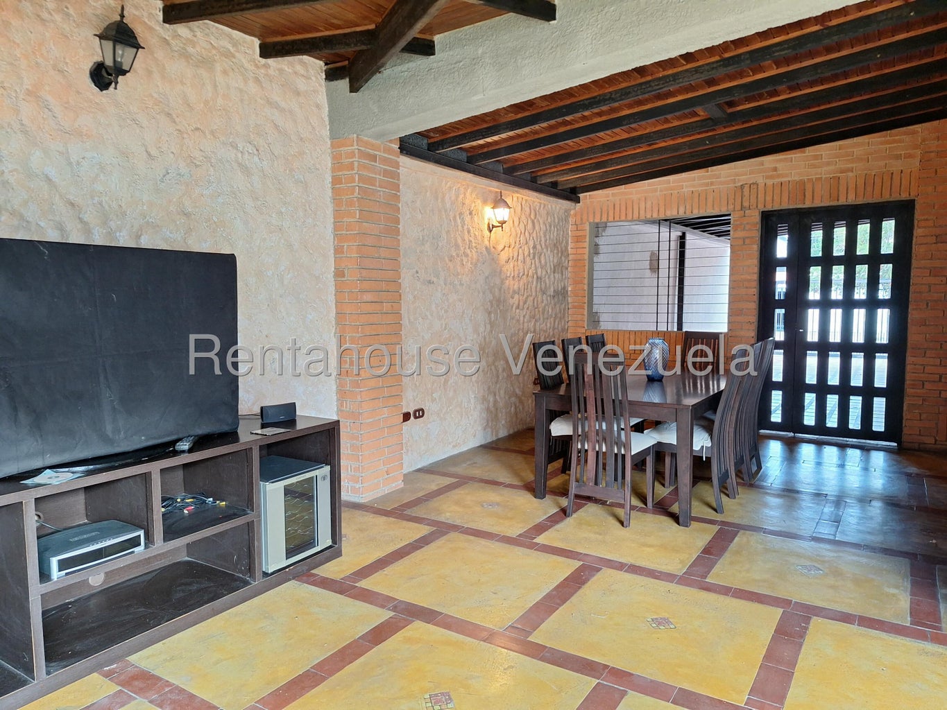 Amplia casa en venta ubicada en el parral valencia carabobo codigo 26-17631 