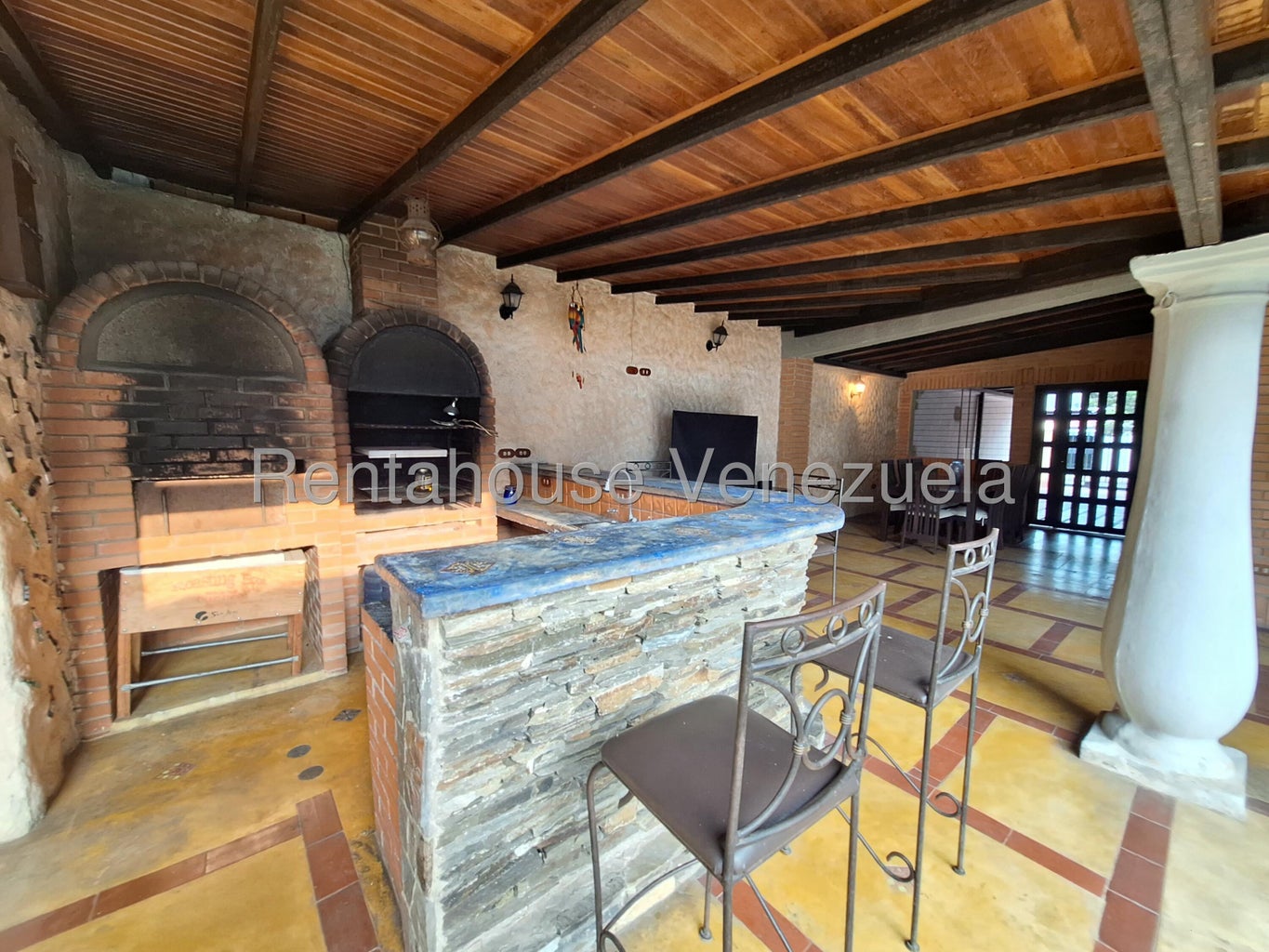 Amplia casa en venta ubicada en el parral valencia carabobo codigo 26-17631 