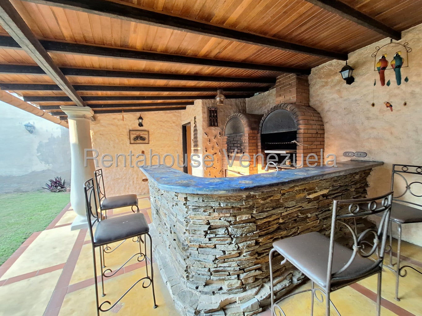 Amplia casa en venta ubicada en el parral valencia carabobo codigo 26-17631 