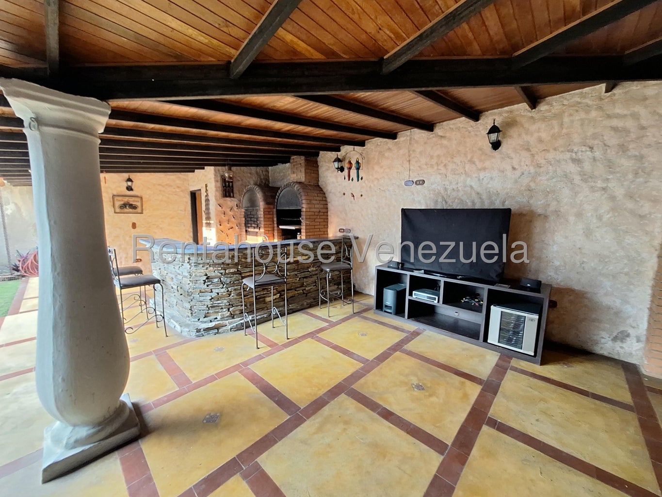 Amplia casa en venta ubicada en el parral valencia carabobo codigo 26-17631 