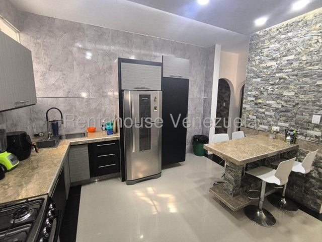 Apartamento planta baja con internet en venta en san blas valencia carabobo codigo 26-16455