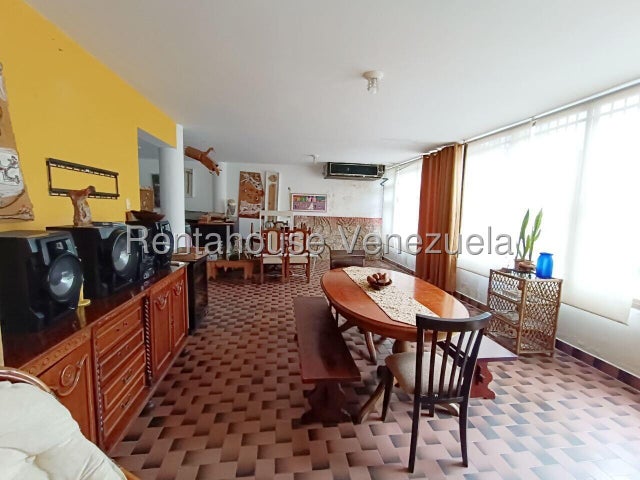 Trigal centro Casa en venta con jardin ubicada en Valencia Carabobo codigo 26-11215