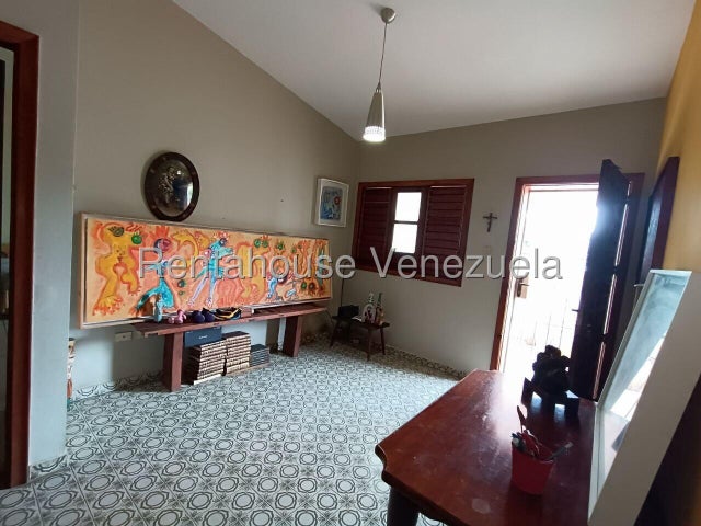Trigal centro Casa en venta con jardin ubicada en Valencia Carabobo codigo 26-11215