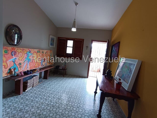 Trigal centro Casa en venta con jardin ubicada en Valencia Carabobo codigo 26-11215