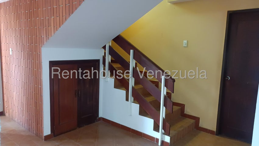 Amplia Casa en venta en La Trigaleña  Valencia Carabobo 26-226