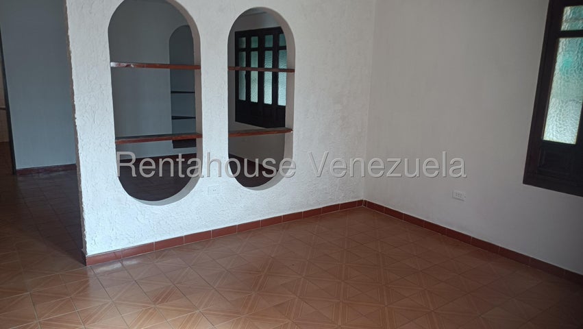 Amplia Casa en venta en La Trigaleña  Valencia Carabobo 26-226