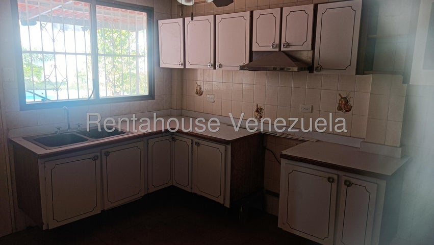 Amplia Casa en venta en La Trigaleña  Valencia Carabobo 26-226