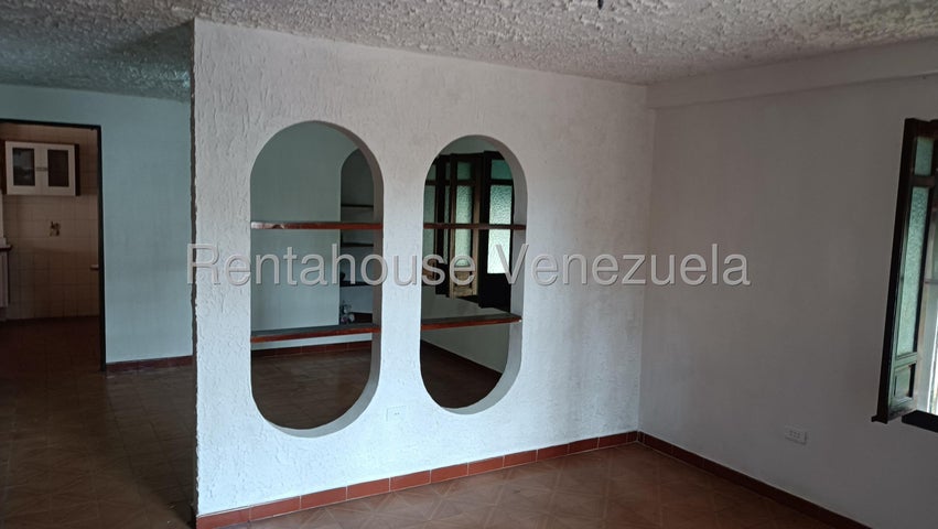 Amplia Casa en venta en La Trigaleña  Valencia Carabobo 26-226