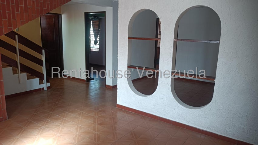 Amplia Casa en venta en La Trigaleña  Valencia Carabobo 26-226