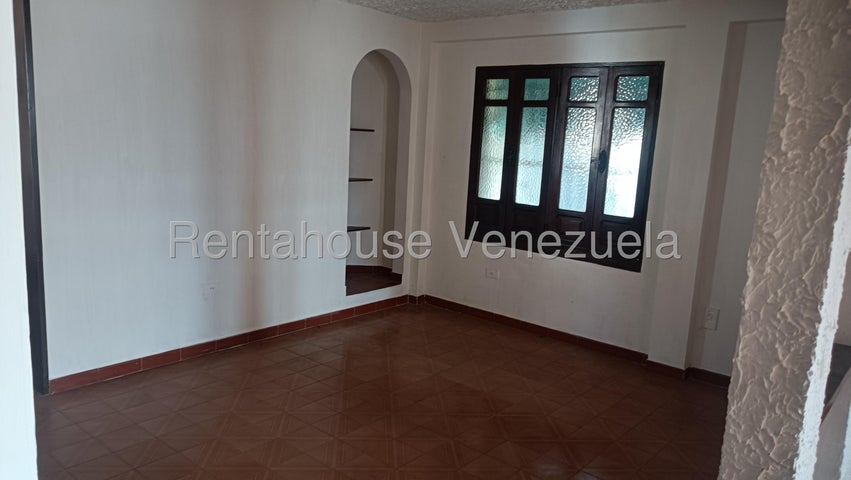 Amplia Casa en venta en La Trigaleña  Valencia Carabobo 26-226