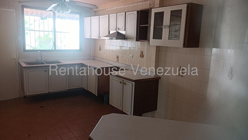 Amplia Casa en venta en La Trigaleña  Valencia Carabobo 26-226