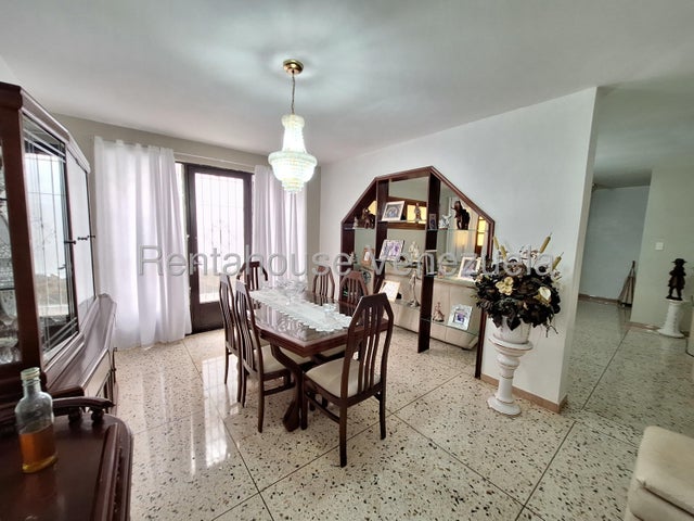 Amplia Casa con 5 Habitaciones en venta ubicada en Trigal Norte Valencia Carabobo codigo 26-18049