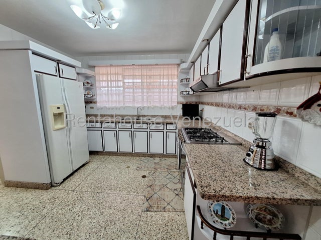 Amplia Casa con 5 Habitaciones en venta ubicada en Trigal Norte Valencia Carabobo codigo 26-18049