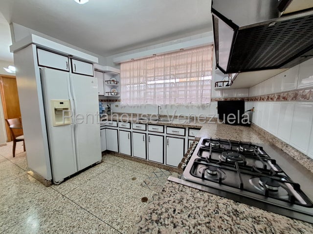 Amplia Casa con 5 Habitaciones en venta ubicada en Trigal Norte Valencia Carabobo codigo 26-18049
