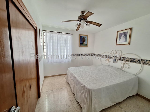 Amplia Casa con 5 Habitaciones en venta ubicada en Trigal Norte Valencia Carabobo codigo 26-18049