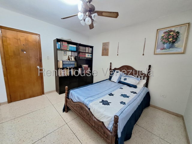 Amplia Casa con 5 Habitaciones en venta ubicada en Trigal Norte Valencia Carabobo codigo 26-18049