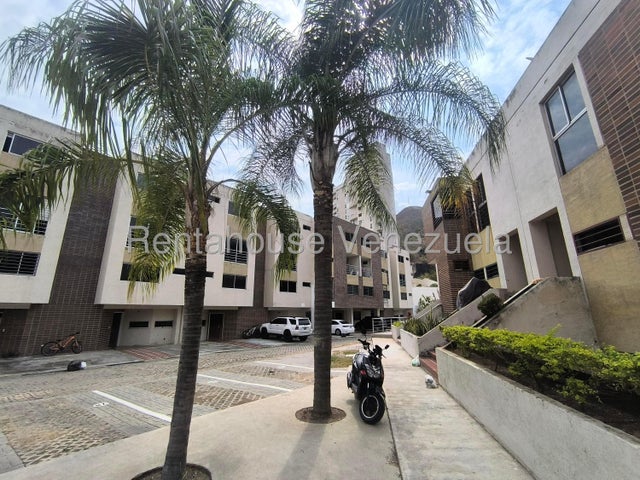 Townhouse en Alquiler CON PLANTA ELECTRICA Y POZO DE AGUA Naguanagua el rincon carabobo codigo 26-17882
