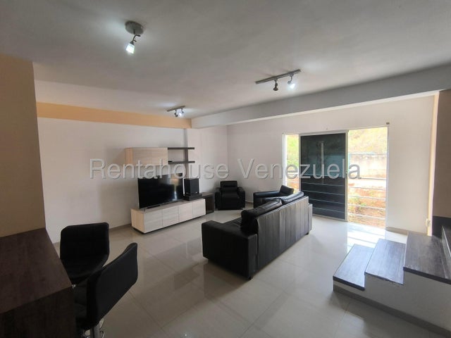 Townhouse en Alquiler CON PLANTA ELECTRICA Y POZO DE AGUA Naguanagua el rincon carabobo codigo 26-17882