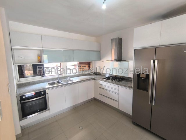 Townhouse en Alquiler CON PLANTA ELECTRICA Y POZO DE AGUA Naguanagua el rincon carabobo codigo 26-17882