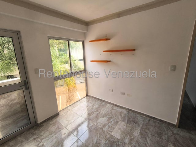 Townhouse en Alquiler CON PLANTA ELECTRICA Y POZO DE AGUA Naguanagua el rincon carabobo codigo 26-17882