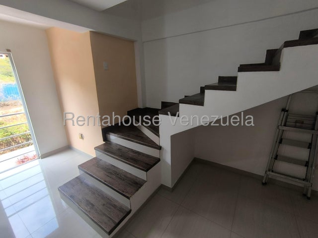 Townhouse en Alquiler CON PLANTA ELECTRICA Y POZO DE AGUA Naguanagua el rincon carabobo codigo 26-17882