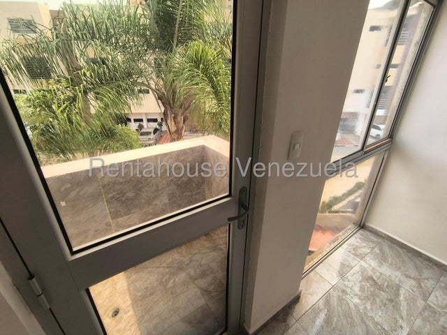 Townhouse en Alquiler CON PLANTA ELECTRICA Y POZO DE AGUA Naguanagua el rincon carabobo codigo 26-17882
