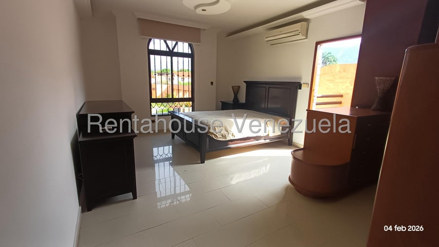 Townhouse con planta electrica y pozo de agua en Alquiler en En Las Clavellinas El Trigal Valencia Carabobo26-14589 