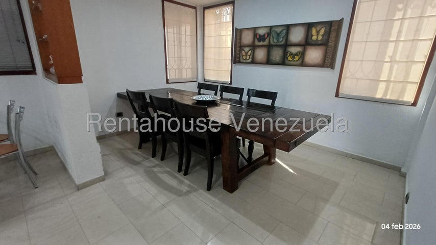 Townhouse con planta electrica y pozo de agua en Alquiler en En Las Clavellinas El Trigal Valencia Carabobo26-14589 