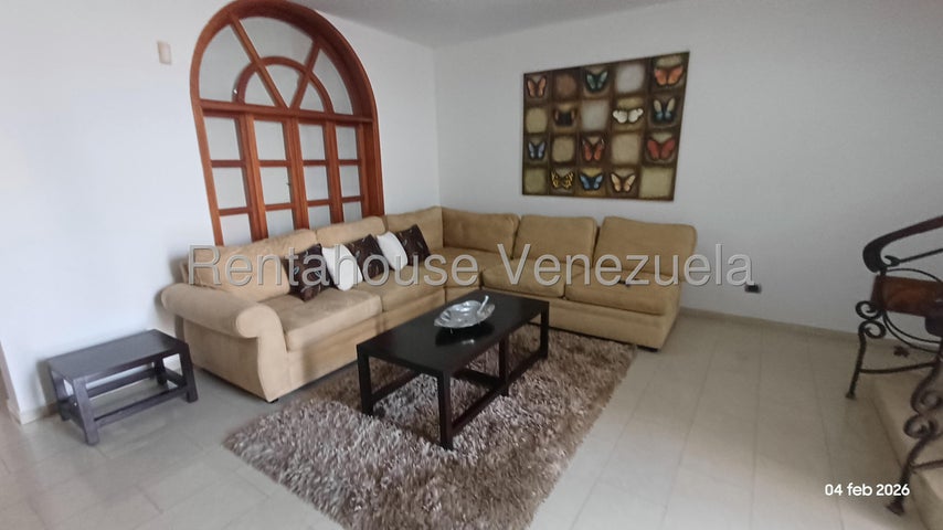 Townhouse con planta electrica y pozo de agua en Alquiler en En Las Clavellinas El Trigal Valencia Carabobo26-14589 