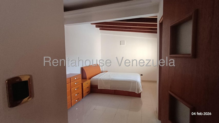 Townhouse con planta electrica y pozo de agua en Alquiler en En Las Clavellinas El Trigal Valencia Carabobo26-14589 