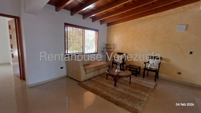 Townhouse con planta electrica y pozo de agua en Alquiler en En Las Clavellinas El Trigal Valencia Carabobo26-14589 