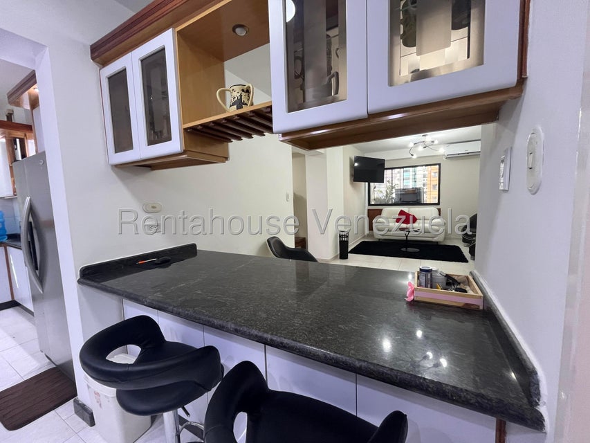 Las Chimeneas apartamento en venta Valencia Carabobo Desiree Castillo Rentahouse 