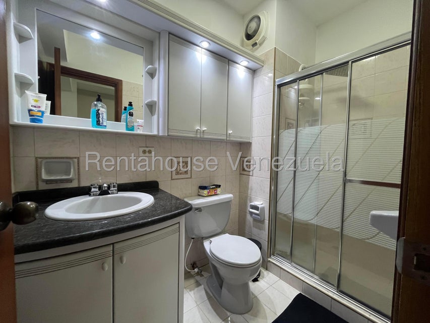 Las Chimeneas apartamento en venta Valencia Carabobo Desiree Castillo Rentahouse 