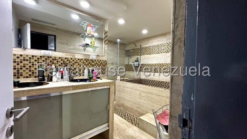 Casa en venta con planta electrica ubicada en La cumaca Naguanagua Carabobo codigo 25-8261