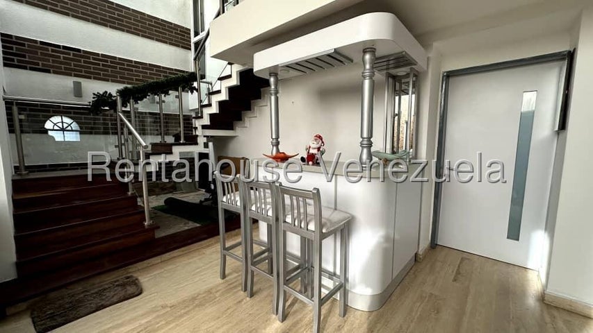 Casa en venta con planta electrica ubicada en La cumaca Naguanagua Carabobo codigo 25-8261