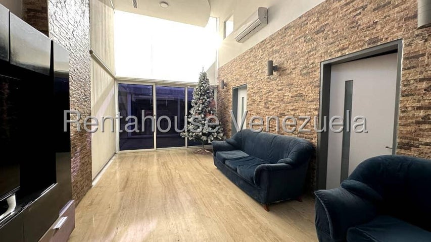 Casa en venta con planta electrica ubicada en La cumaca Naguanagua Carabobo codigo 25-8261